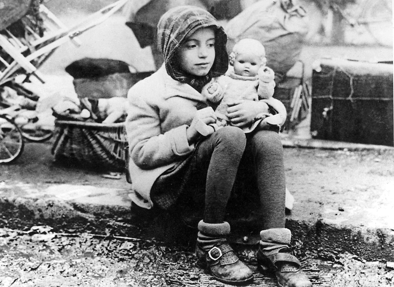 „Durch die, mit meiner Vollmacht am 9. Mai 1945 abgeschlossene bedingungslose Kapitulation der drei deutschen Wehrmachtsteile, hat weder das Deutsche Reich aufgehört zu bestehen, noch ist dadurch mein Amt als Staatsoberhaupt beendet worden. Auch die von mir berufene geschäftsführende Regierung ist im Amt geblieben; mit ihr hat die alliierte Überwachungskommission in Flensburg bis zum 23. Mai im Geschäftsverkehr gestanden.
